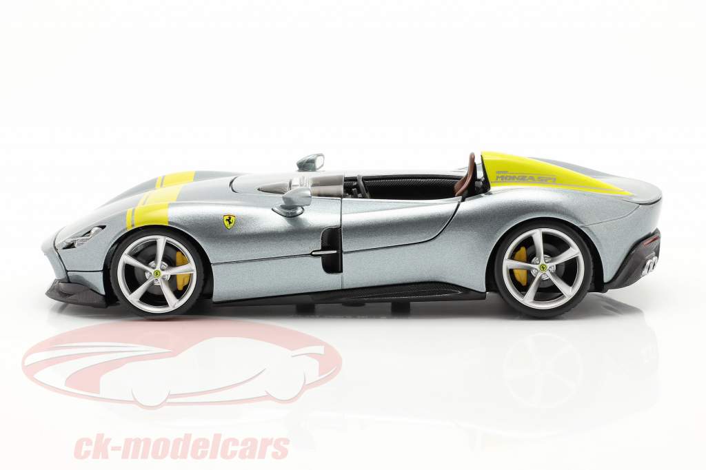 Ferrari Monza SP1 Année de construction 2019 gris métallique / Jaune 1:24 Bburago