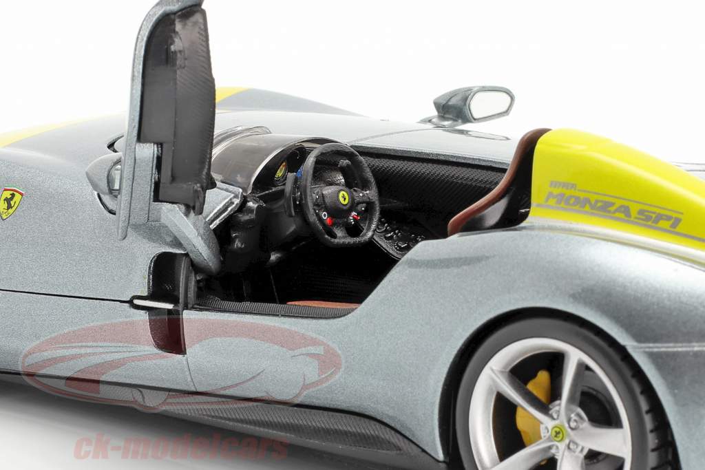 Ferrari Monza SP1 Année de construction 2019 gris métallique / Jaune 1:24 Bburago