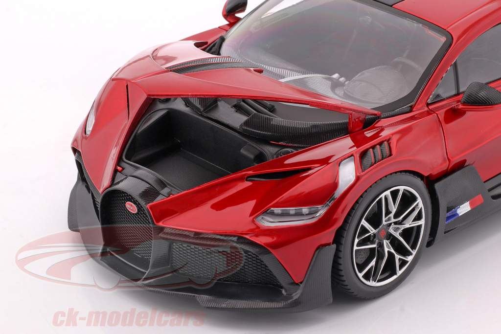 Bugatti Divo Anno di costruzione 2018 rosso / nero 1:18 Bburago