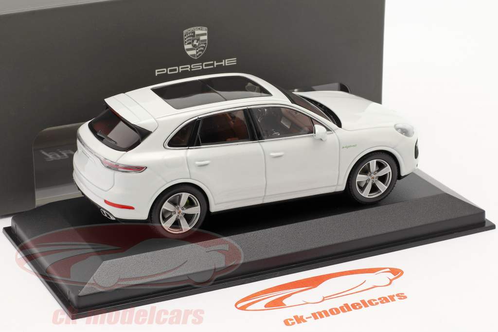 Porsche Cayenne Turbo S E-Hybrid year 2019 carrara white 1:43 Minichamps