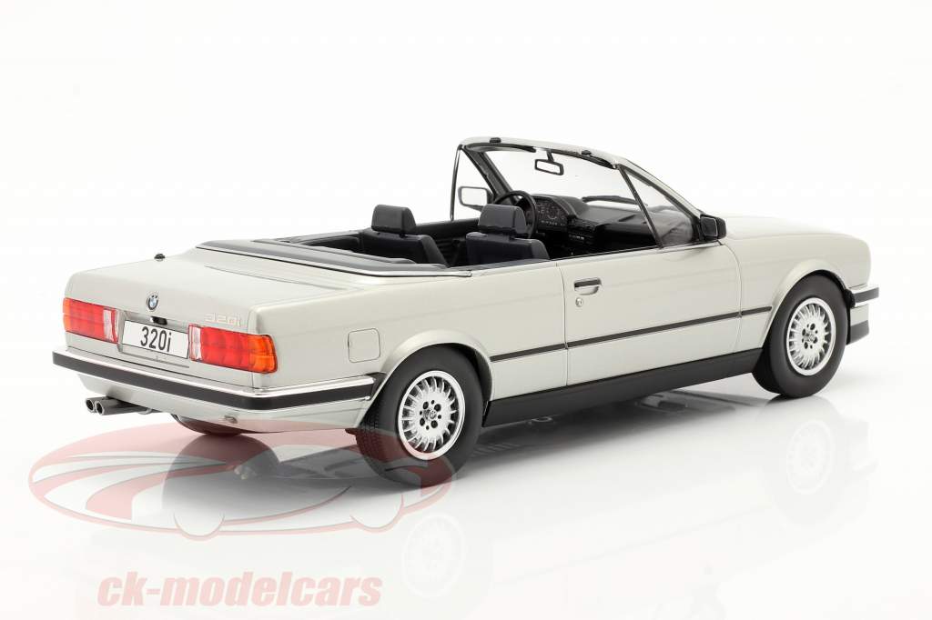 BMW 3 posti serie (E30) Cabriolet Anno di costruzione 1985 argento 1:18 ModelCar Group
