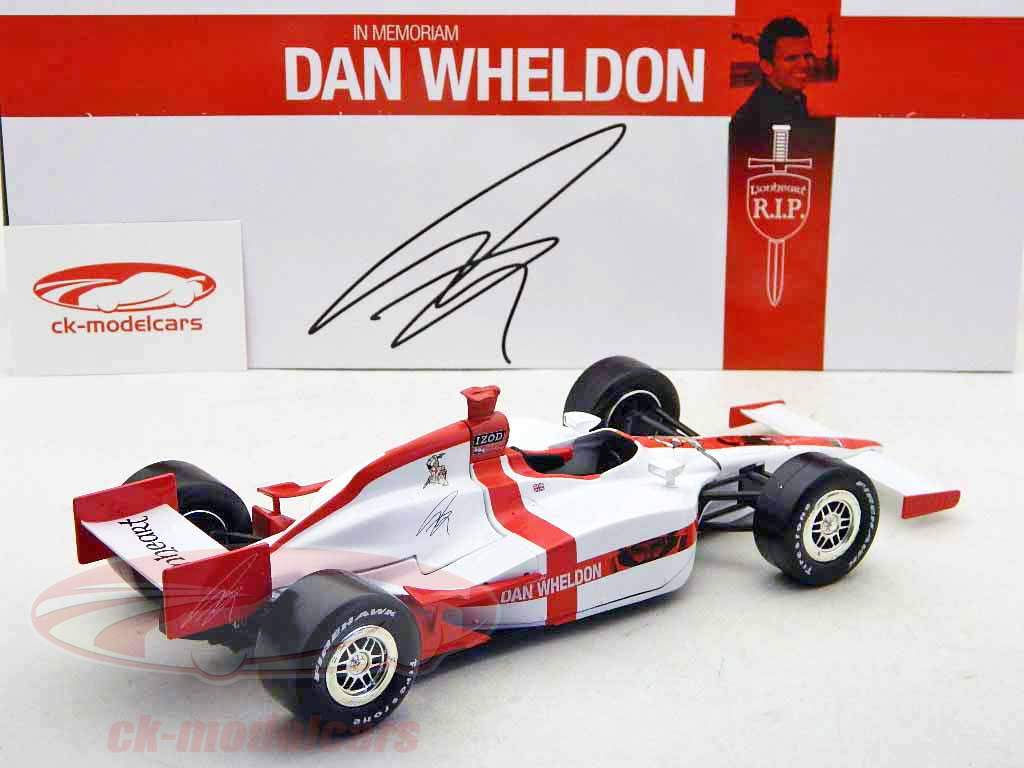 Greenlight 1/18 Dan Wheldon Memorial Tribute Car 2011