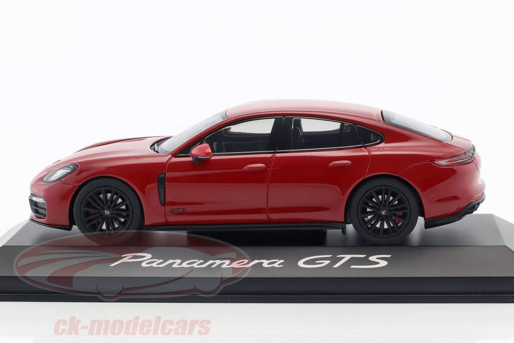 Porsche Panamera GTS año de construcción 2016 carmín rojo 1:43 Herpa