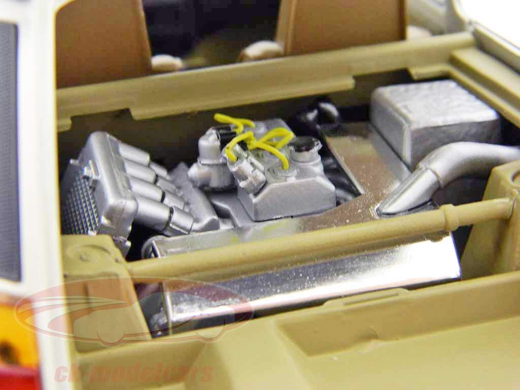 Renault 5 Turbo 2 perle hvid / perle hvide 1:18 UH Universal Hobbies