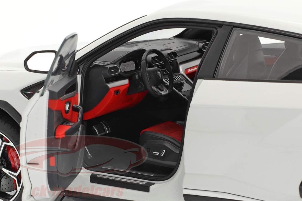 Lamborghini Urus Année de construction 2018 blanc métallique 1:18 AUTOart