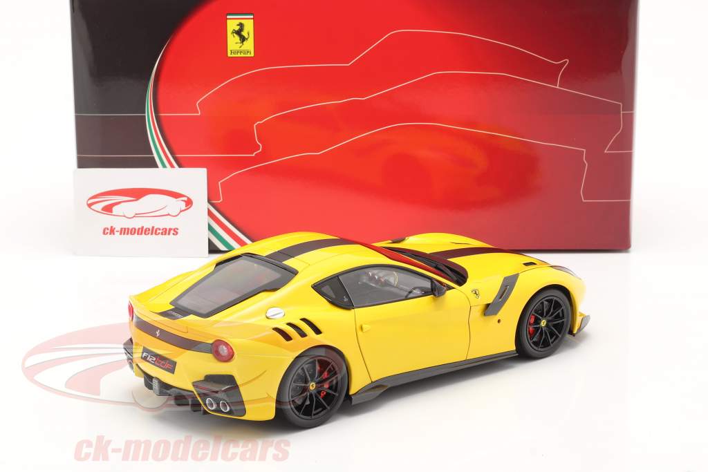 Ferrari F12 TDF Baujahr 2015 modena gelb / schwarz 1:18 BBR