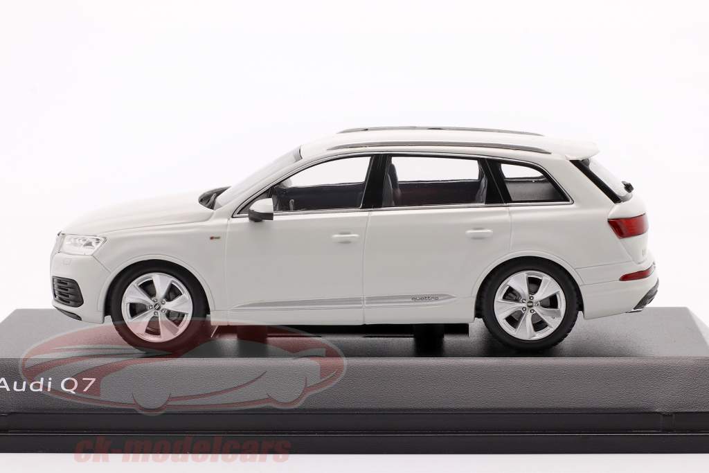 Audi Q7 Baujahr 2015 gletscher weiß 1:43 Spark