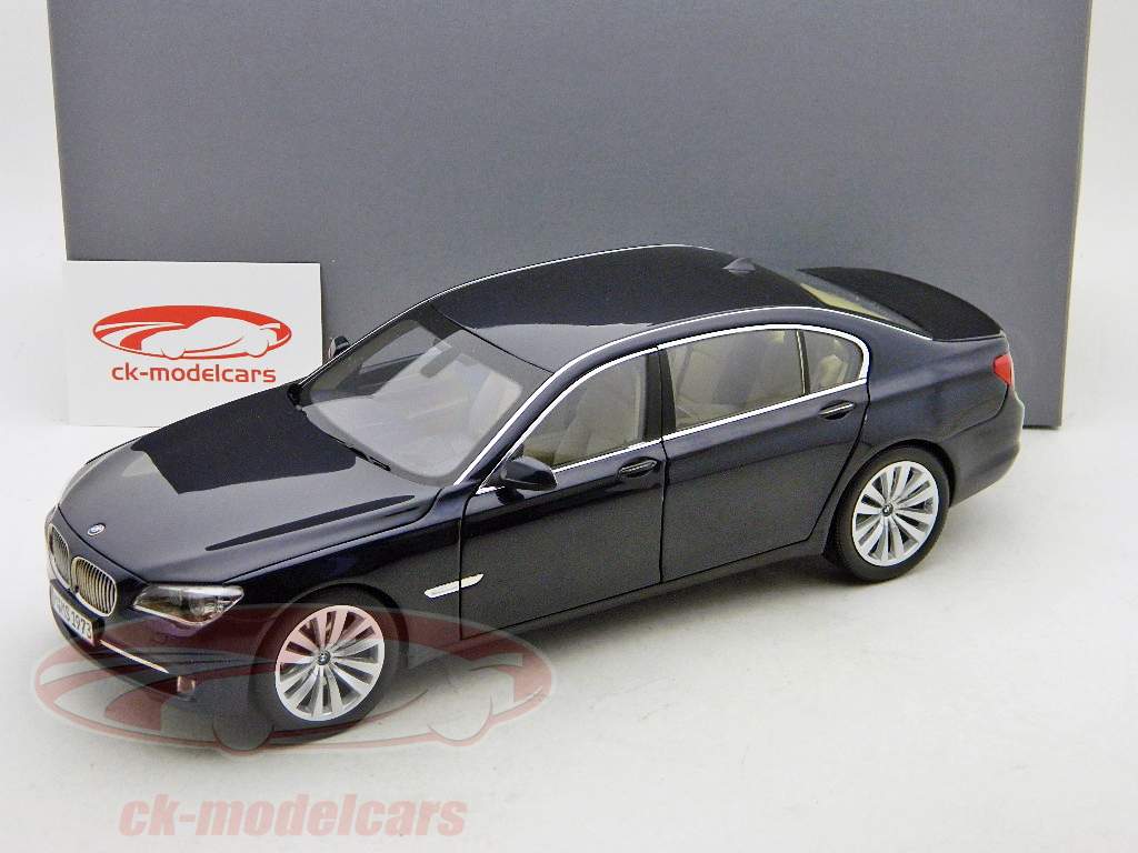 Kyosho 1:18 BMW 7er 750Li (F02) imperial blue 80430445172