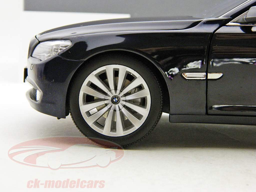 KYOSHO 1/18 BMW 750Li　530 Kyosho 1:18 BMW 7er 750Li (F02) imperial blue 80430445172