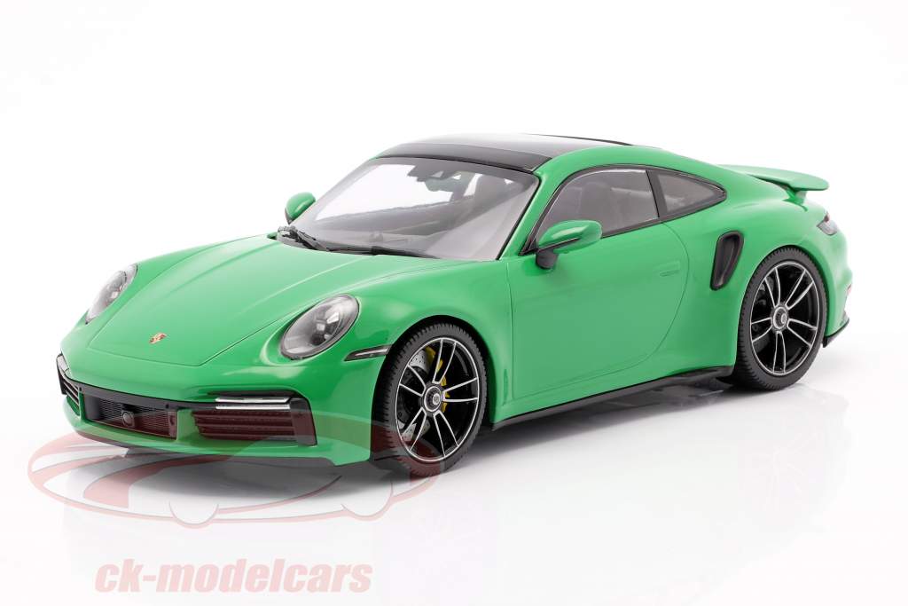 Porsche 911 (992) Turbo S Baujahr 2020 pythongrün 1:18 Minichamps