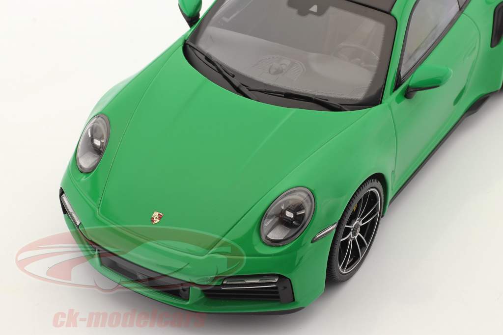Porsche 911 (992) Turbo S Anno di costruzione 2020 python verde 1:18 Minichamps