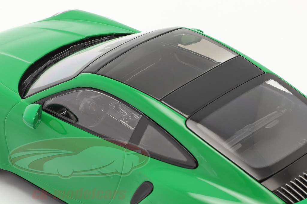 Porsche 911 (992) Turbo S Baujahr 2020 pythongrün 1:18 Minichamps