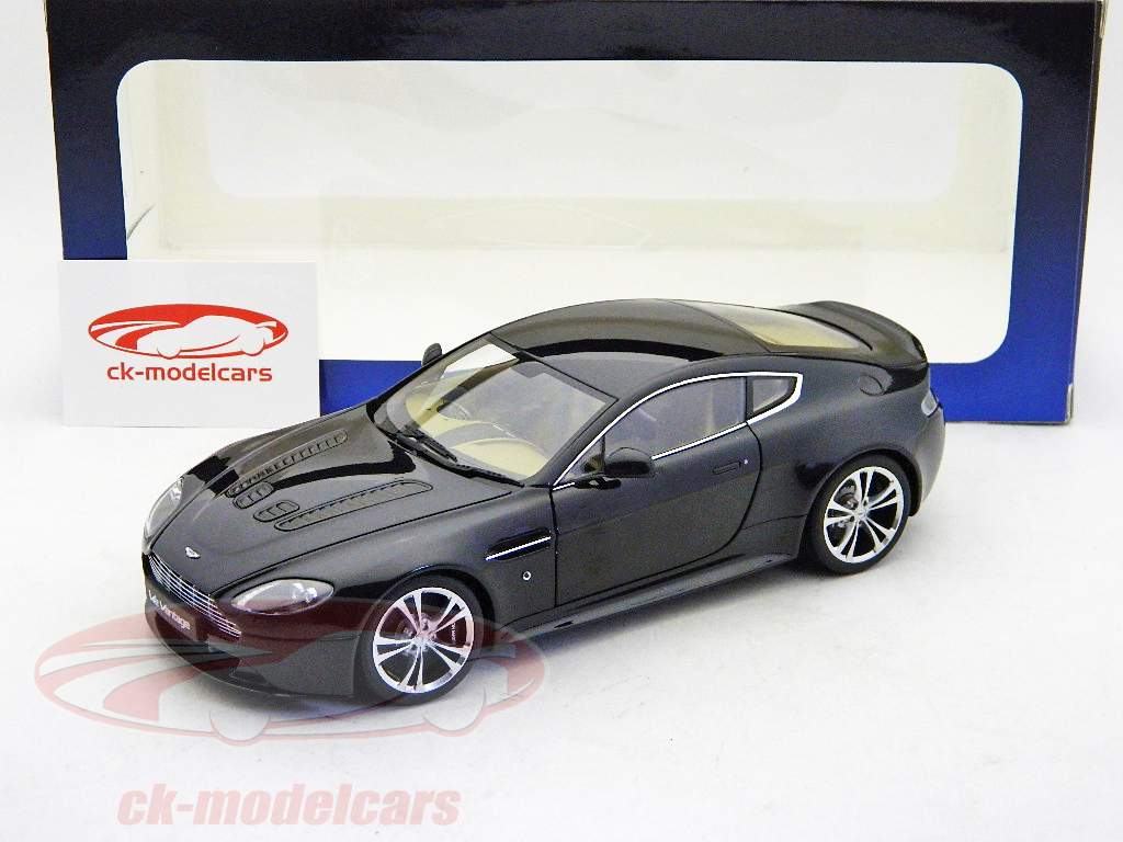 阿斯顿V12 Vantage的建于2010年黑色/黑色1:18 AUTOA​​RT