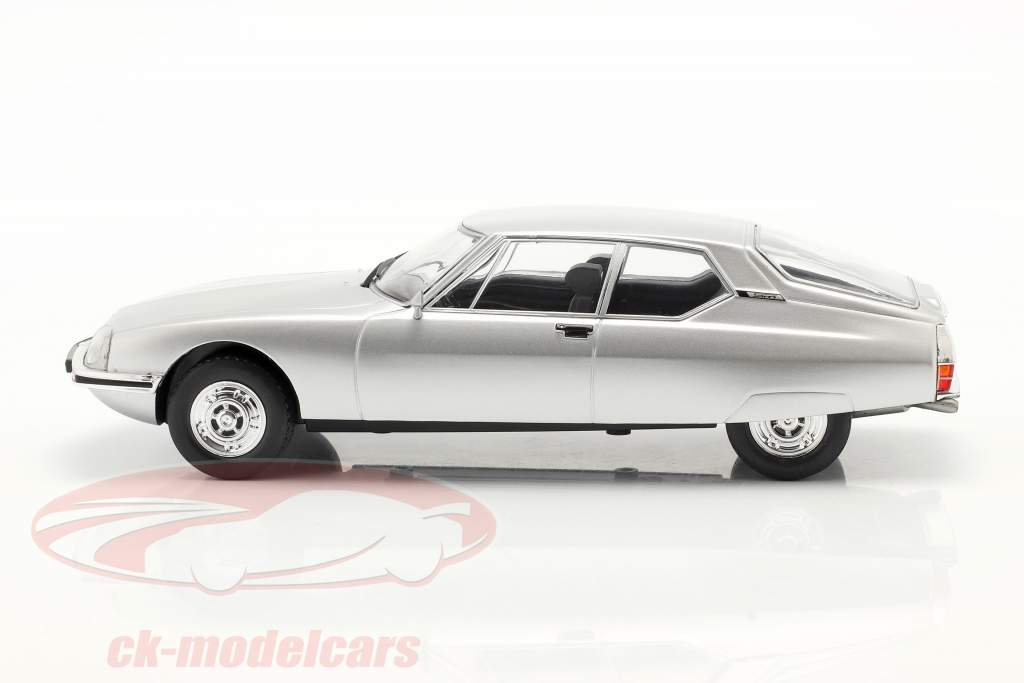 Citroen SM Année de construction 1970 argent 1:24 WhiteBox