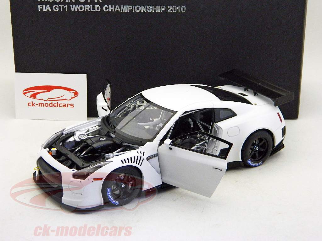 Nissan GT-R GT1 Championnat RHD Plaine Body Edition blanc mat 1:18 AUTOart