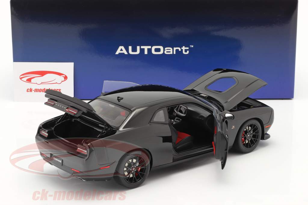 Dodge Challenger 392 Hemi Scat Pack Shaker year 2018 pitch black 1:18 AUTOart