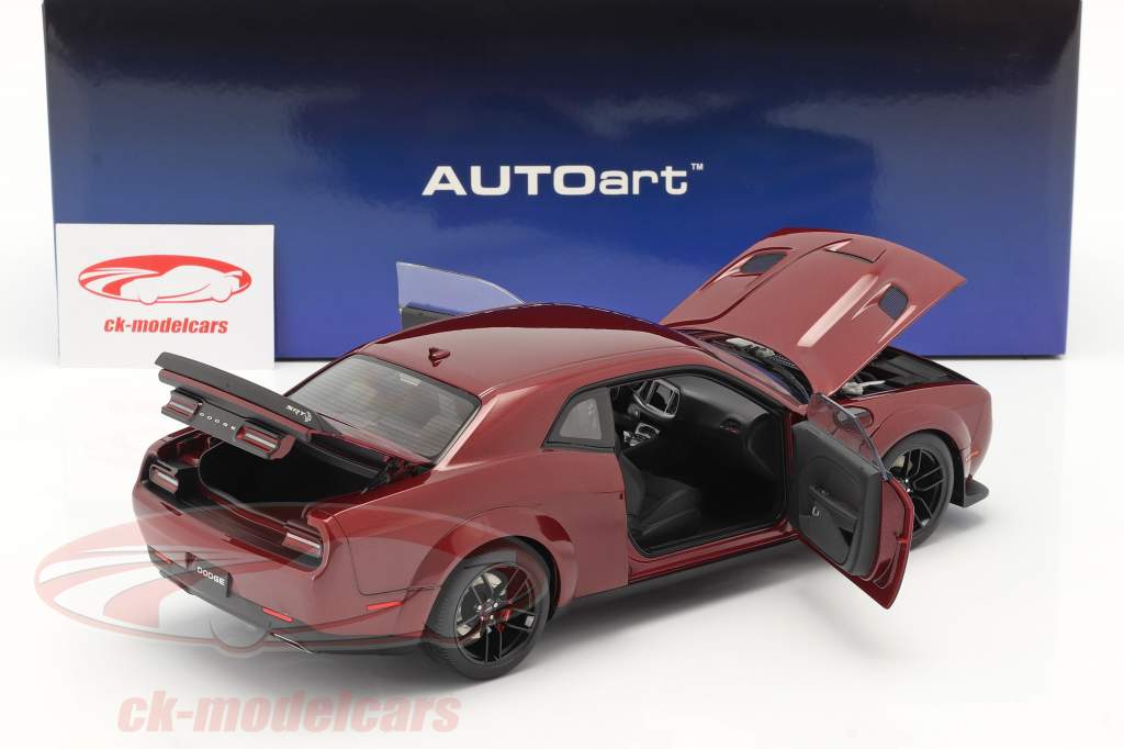 Dodge Challenger SRT Hellcat Год постройки 2018 октан красный 1:18 AUTOart