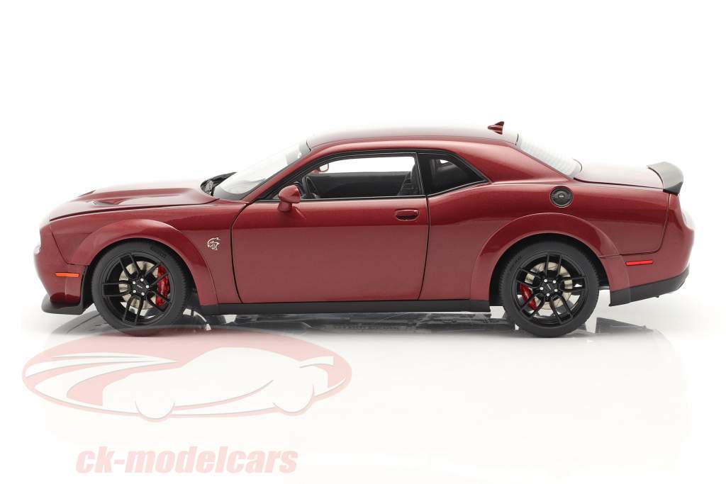 Dodge Challenger SRT Hellcat Год постройки 2018 октан красный 1:18 AUTOart