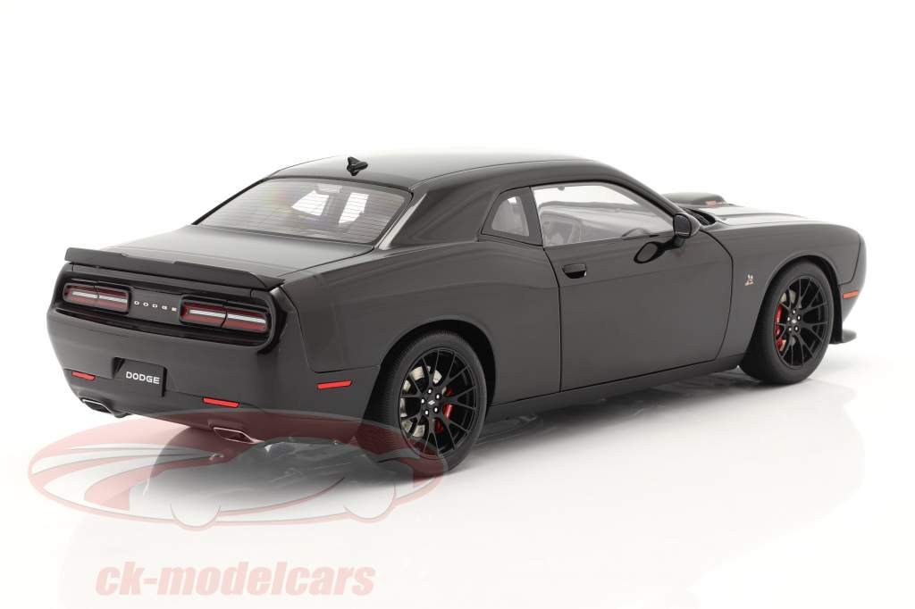 Dodge Challenger 392 Hemi Scat Pack Shaker year 2018 pitch black 1:18 AUTOart