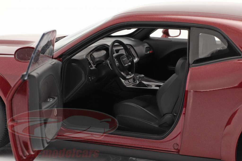 Dodge Challenger SRT Hellcat Год постройки 2018 октан красный 1:18 AUTOart