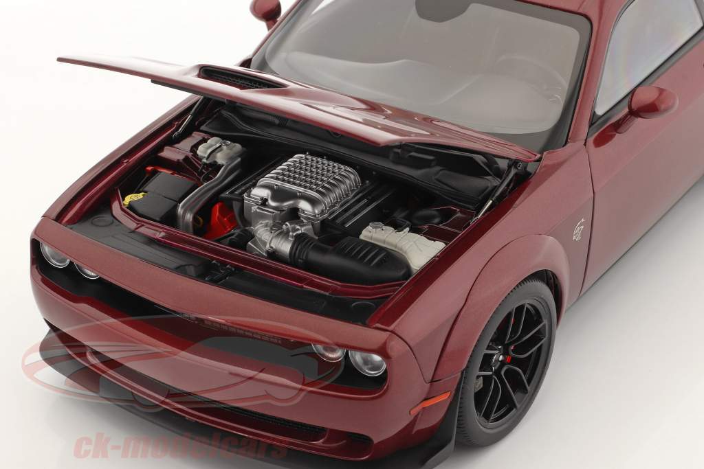 Dodge Challenger SRT Hellcat Год постройки 2018 октан красный 1:18 AUTOart