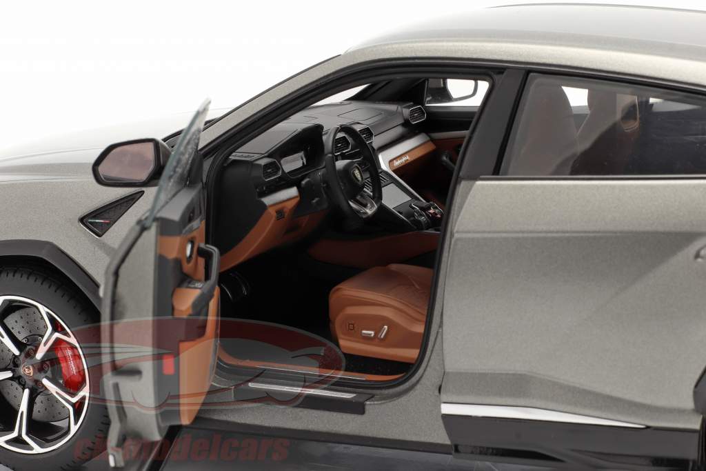 Lamborghini Urus Byggeår 2018 frostet Grå 1:18 AUTOart