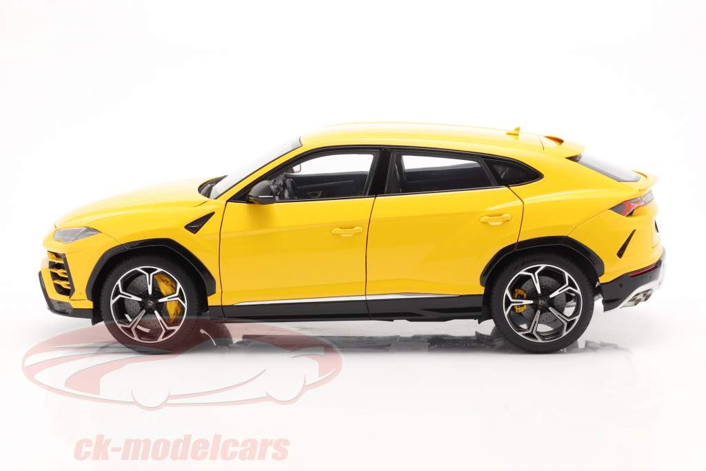 Lamborghini Urus Año de construcción 2018 amarillo 1:18 AUTOart