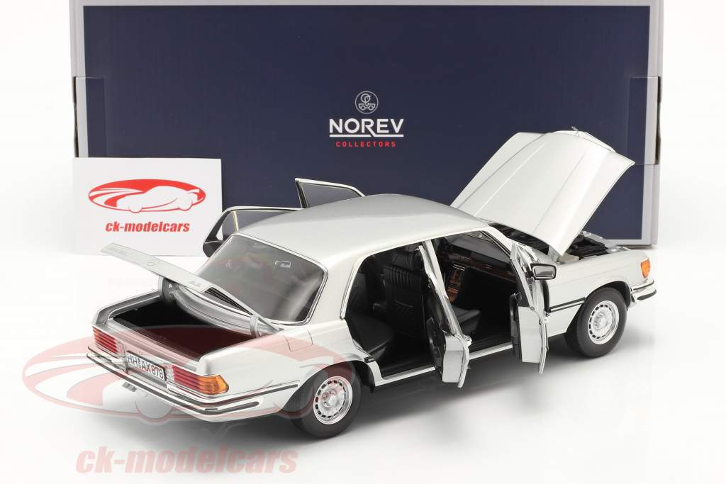 Mercedes-Benz 450 SEL 6.9 (W116) Bouwjaar 1976 zilver 1:18 Norev