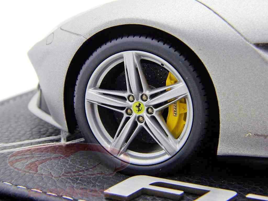 Ferrari F12 Berlinetta Bj. 2012 matt alluminium grau 1:18 BBR