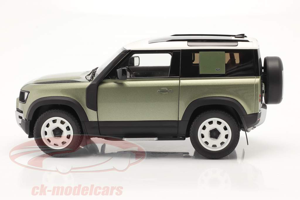 Land Rover Defender 90 Com rack de teto 2020 pangea verde 1:18 Almost Real