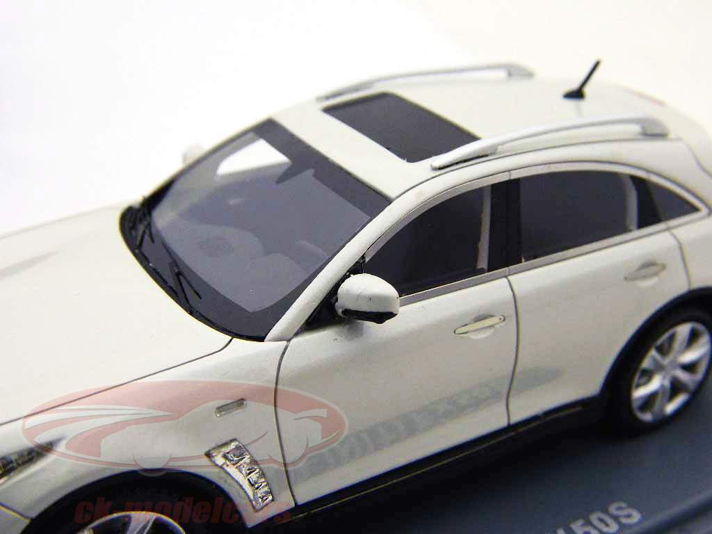Infinity FX50 S wit / wit Neo 1:43