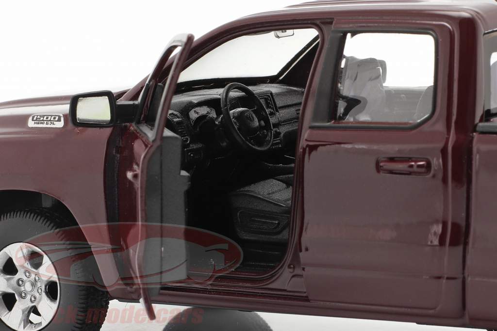 Dodge Ram 1500 Byggeår 2019 mørk rødbrun 1:24 Welly