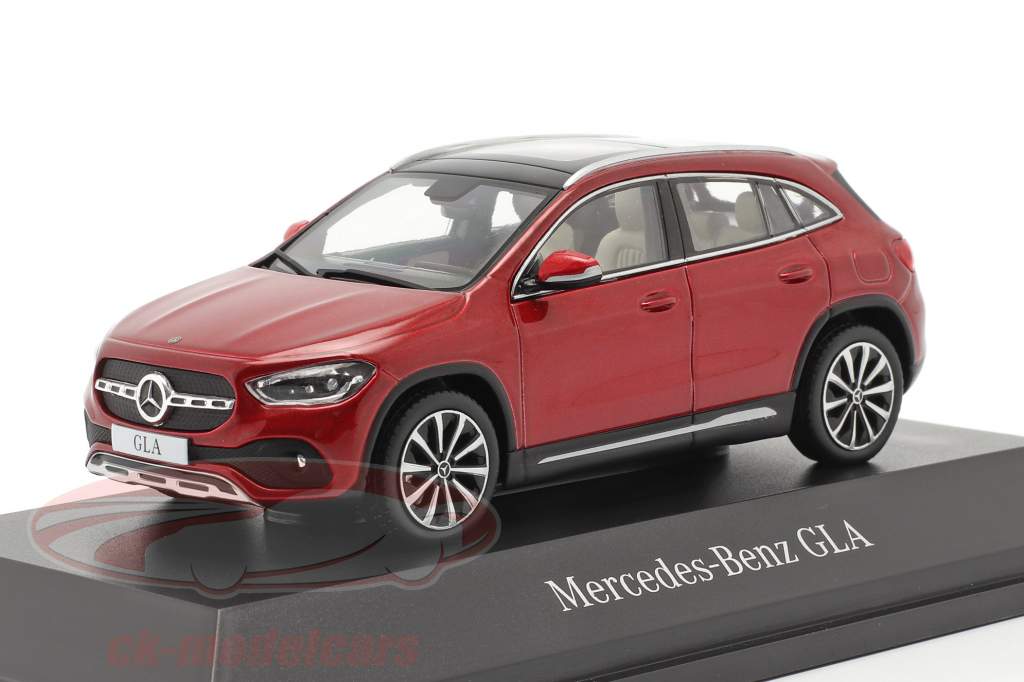 Mercedes-Benz GLA (H247) Anno di costruzione 2020 designo rosso patagonia bright 1:43 Spark