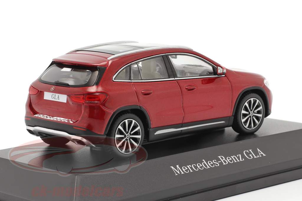Mercedes-Benz GLA (H247) Bouwjaar 2020 designo patagonië rood bright 1:43 Spark