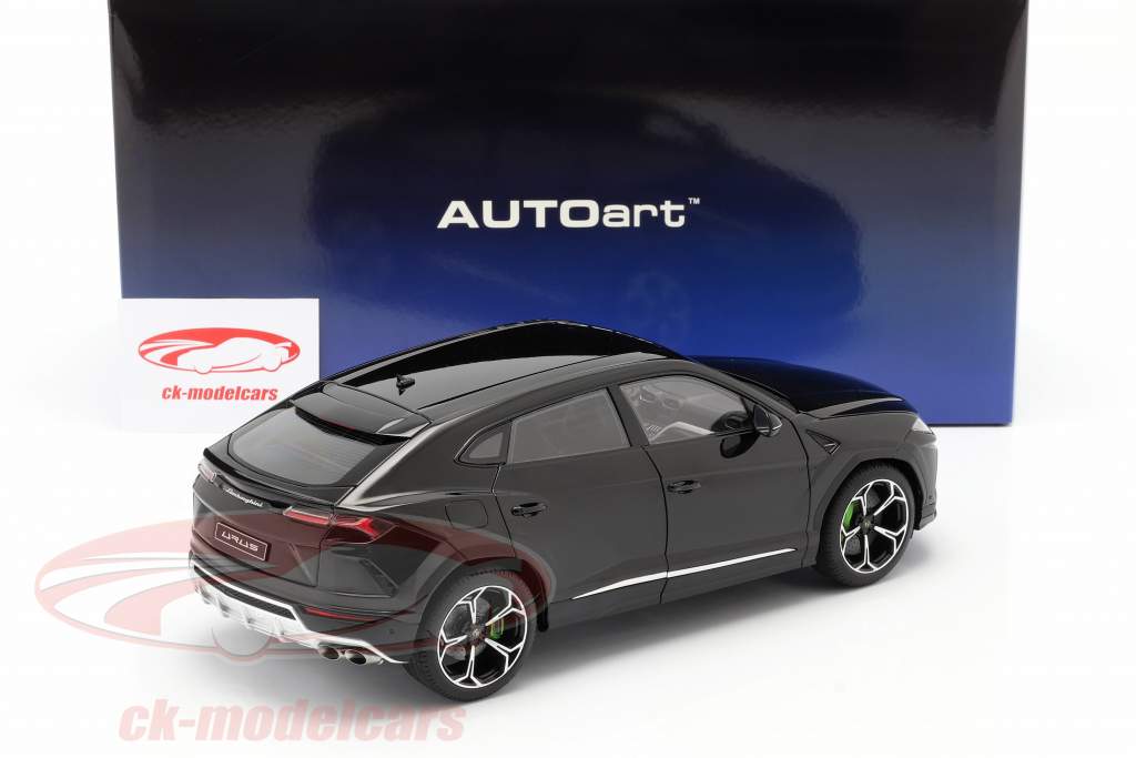 Lamborghini Urus Año de construcción 2018 negro 1:18 AUTOart
