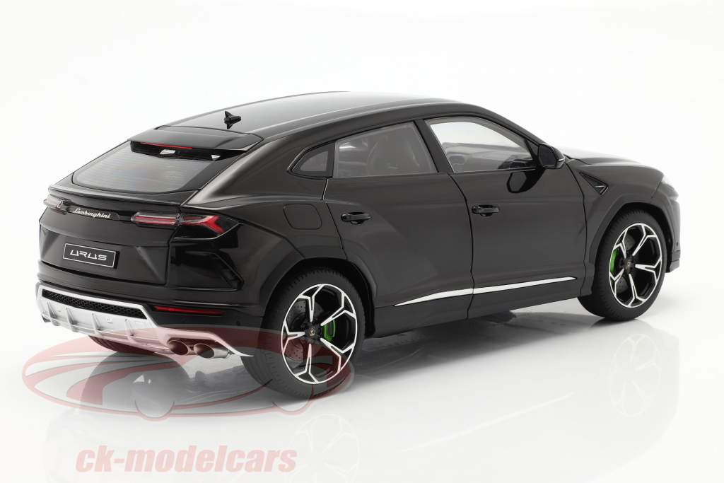 Lamborghini Urus Año de construcción 2018 negro 1:18 AUTOart