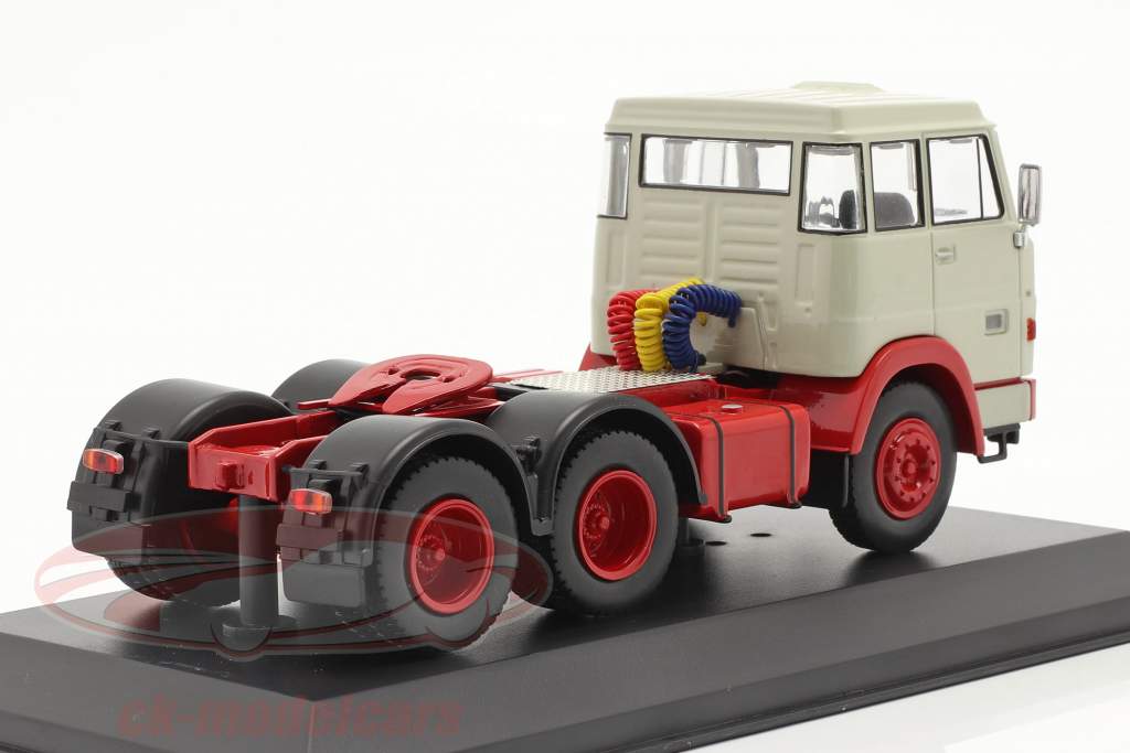 Henschel HS 19 TS Byggeår 1966 lysegrå / rød 1:43 Ixo