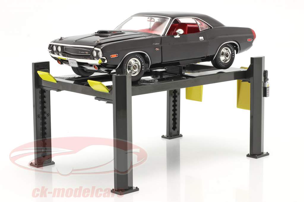 Ajustable Cuatro puestos elevar gris oscuro / amarillo 1:18 Greenlight