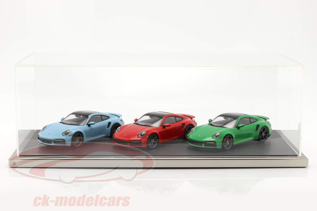 High quality acrylic Showcase Dieppe Carbon with acrylic / metal base carbon / silver 1:8 Atlantic