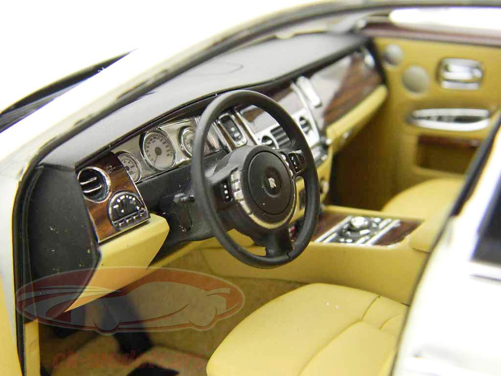 Rolls Royce Ghost SWB År 2011 cremehvid / cremehvid Kyosho 1:18