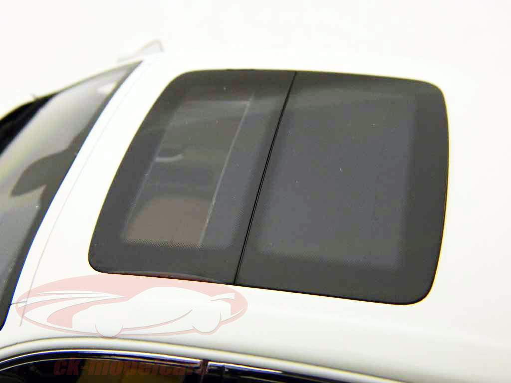 Rolls Royce Ghost SWB 2011 года кремовый / кремовый Kyosho 1:18