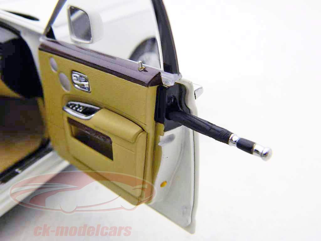 Rolls Royce Ghost SWB 2011 года кремовый / кремовый Kyosho 1:18