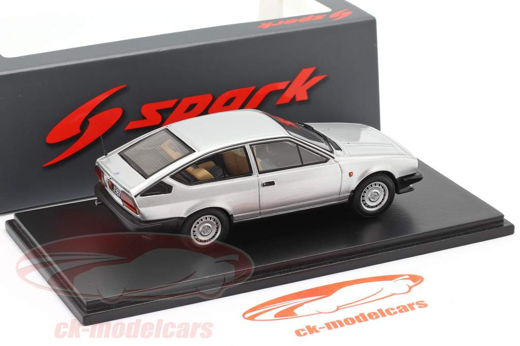 Alfa Romeo GTV 2.0 Anno di costruzione 1980 argento 1:43 Spark