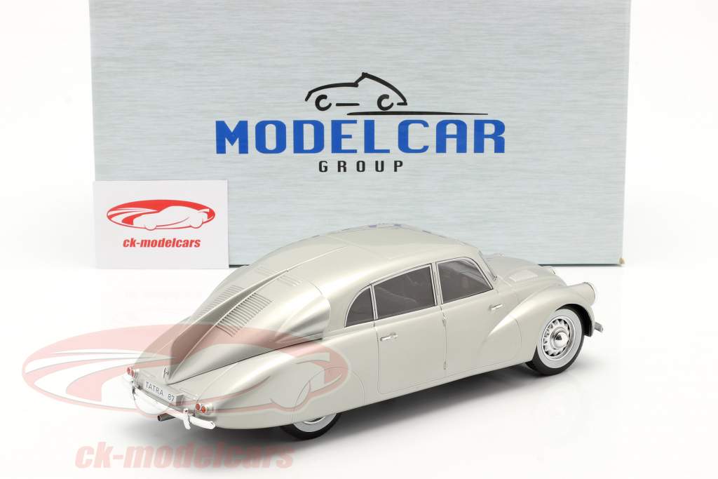 Tatra 87 Byggeår 1937 sølv 1:18 ModelCar Group