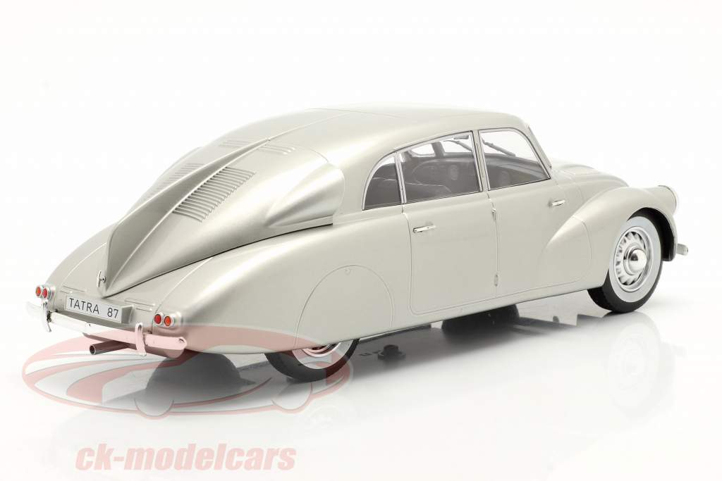 Tatra 87 Год постройки 1937 серебро 1:18 ModelCar Group