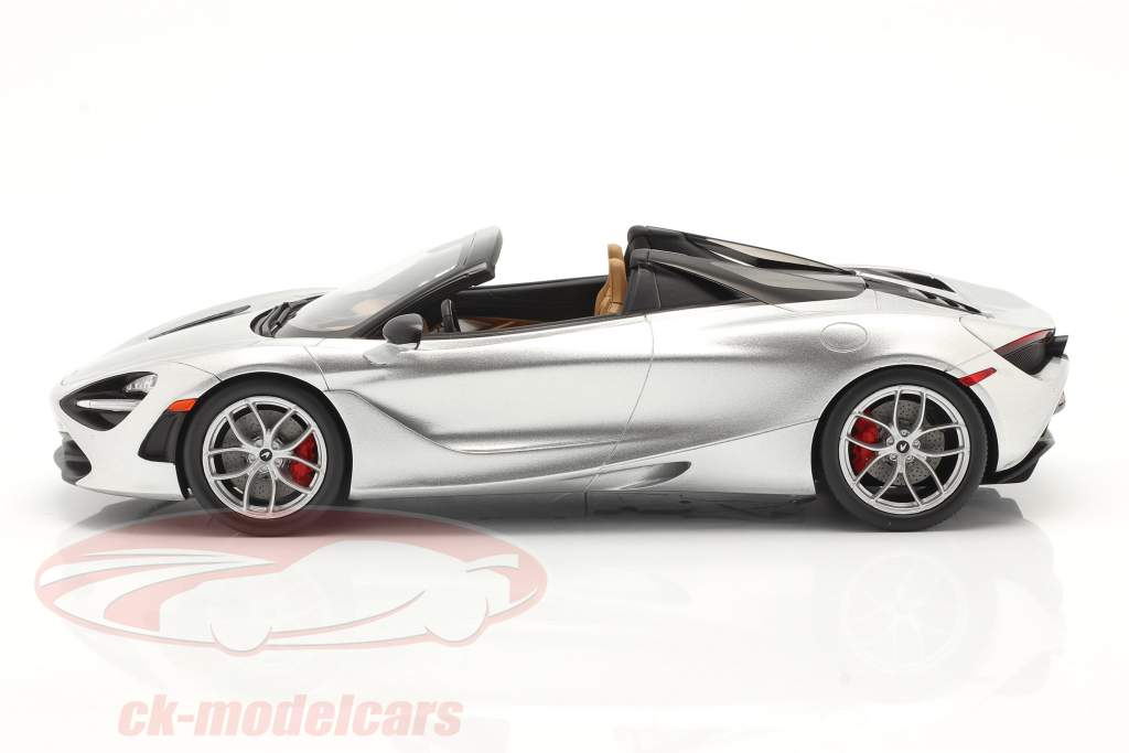 McLaren 720S Spider 建设年份 2019 supernova 银 和 展示柜 1:18 Spark