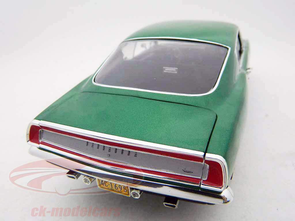 Plymouth Barracuda 340 1969 racing green 1:18 HighwayCollectibles