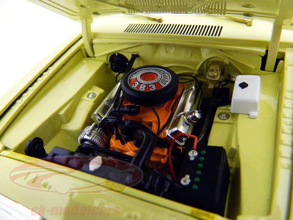 Anno 1969 Plymouth Barracuda Formula S 383 giallo / giallo 01:18 HighwayCollectibles