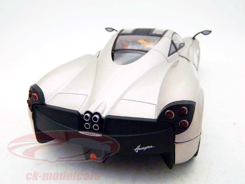 Pagani Huayra argento metallizzato / argento metallizzato 1:18 Mondo Motors