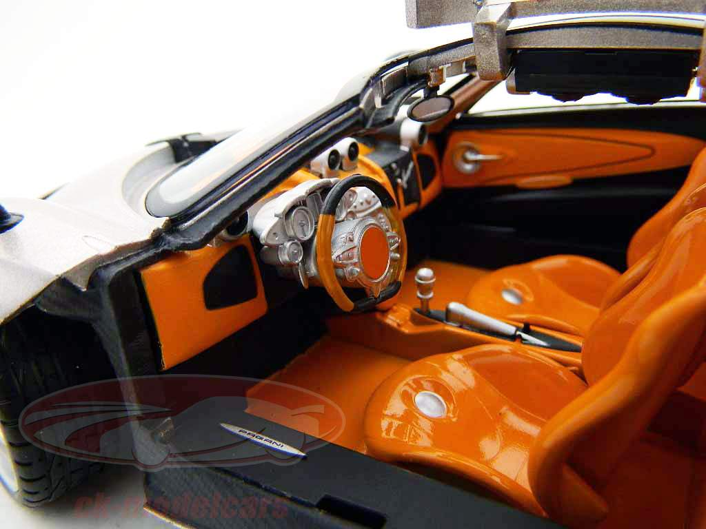 Pagani Huayra silver metallic / silver metallic 1:18 Mondo Motors